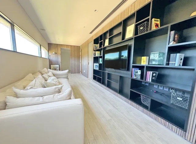 La Bonita — 24